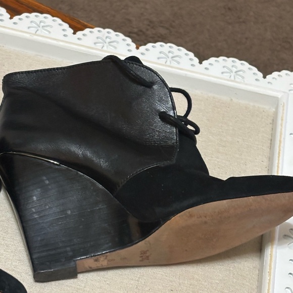 Coach Mercy Black Leather/ Suede Tie Front Ankle Boots, Wedge Heel. Size 8 - Picture 12 of 13